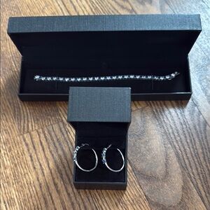 Brand New Elegant Silver Jewelry Set with Bracelet and Earrings